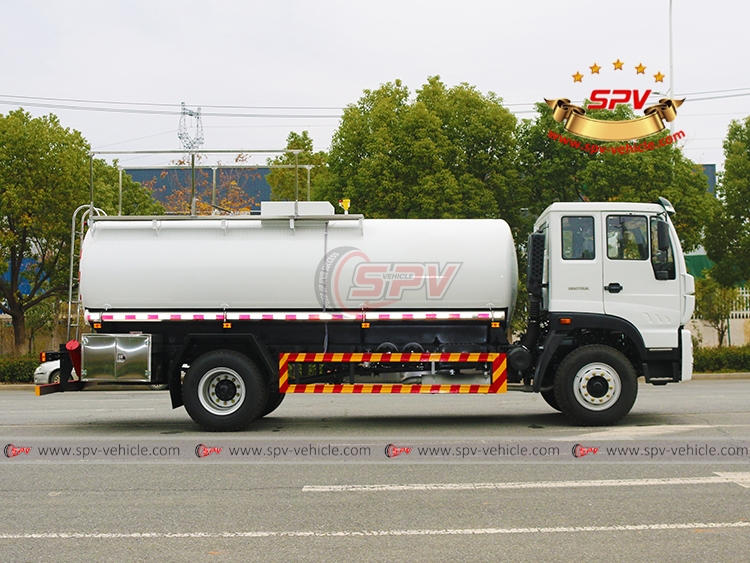 Stainless Steel Ethanol Transport Truck Sinotruk - Right Side View